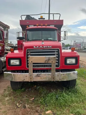 Mack Ch 12 Tyres Tipper Truck 24 Valve - Foreign Use