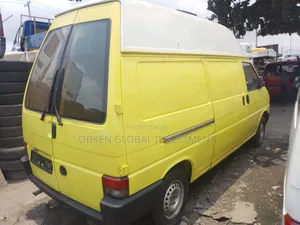 Volkswagen Transporter 2003 Yellow