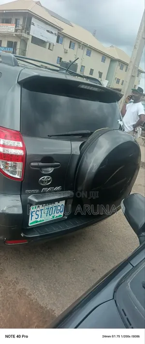 Toyota RAV4 2009 Green