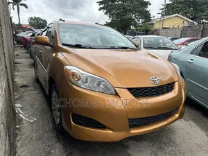 Toyota Matrix 2010 Gold