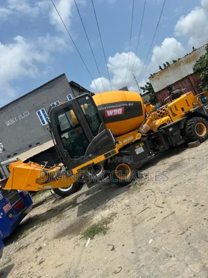 Self Loading Mobile Concrete Mixer