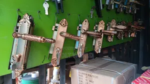 Keys and Handles for Locking of Warehouse