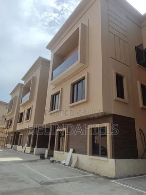 5bdrm Townhouse/Terrace in Utako for sale