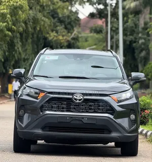 Toyota RAV4 XLE 2021 Gray