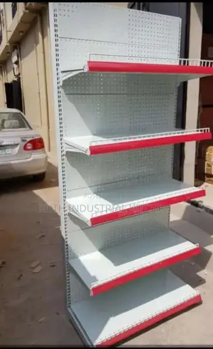 Suppermakert Shelves