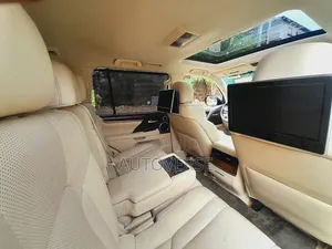 Lexus LX 570 AWD 2017 White
