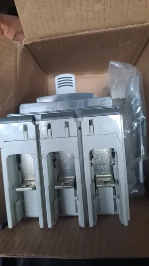 100amps 3 Pole Breaker for Electrical Purposes Get From Powerline