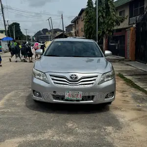 Toyota Camry LE 4dr Sedan (2.5L 4cyl 6AM) 2010 Silver