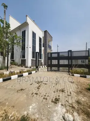 5bdrm Duplex in Idu Industrial for rent