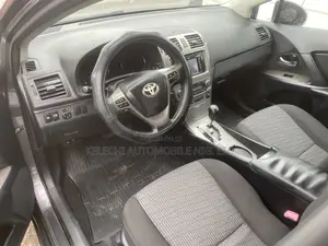 Toyota Avensis 2014 Gray