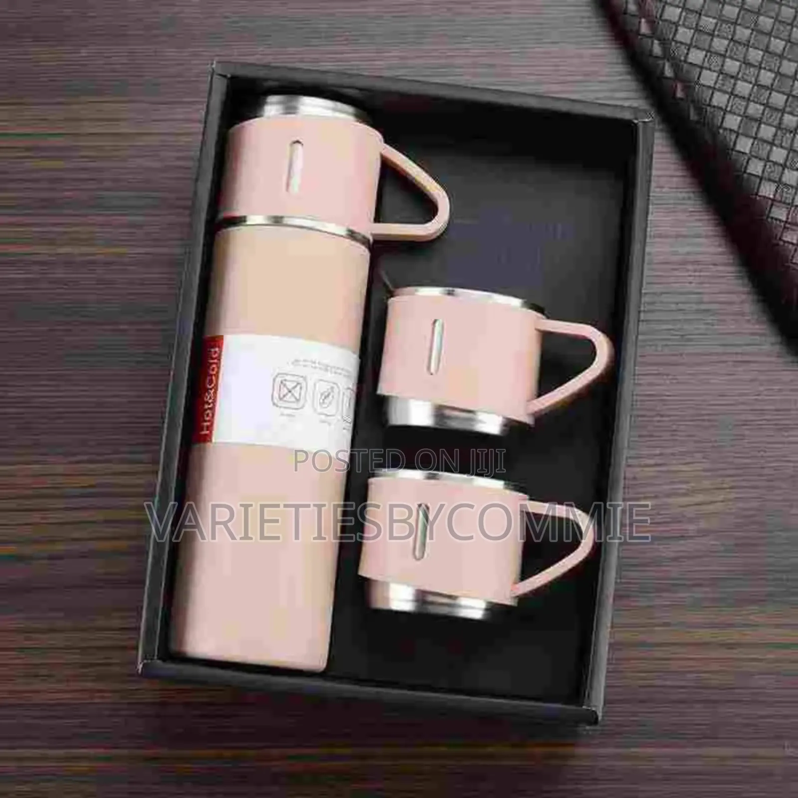 Vacuum Flask With 2 Cups