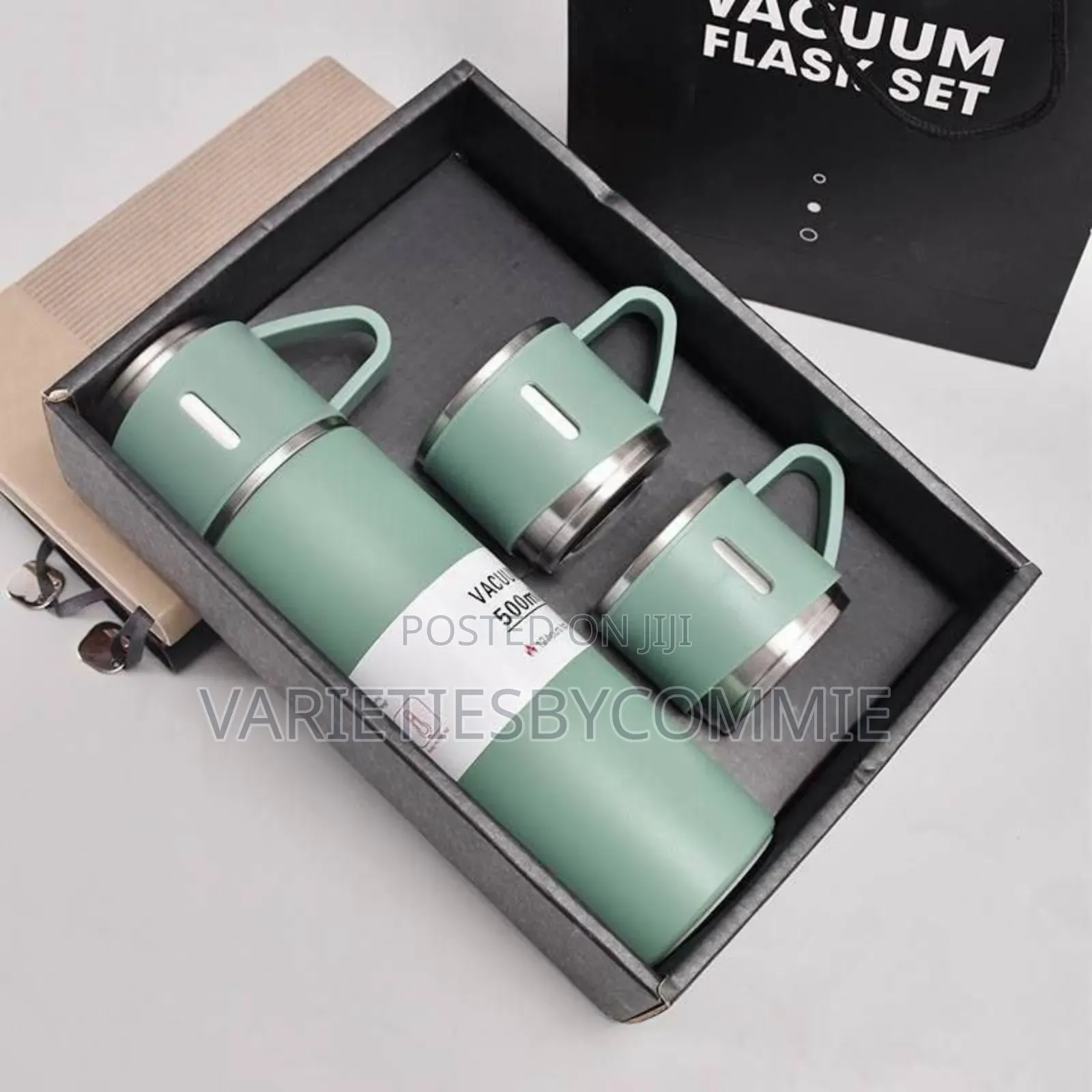 Vacuum Flask With 2 Cups