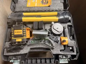 Dewalt Laser Level 16lines So the Tripod and Glass and Accessories