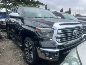 Toyota Sequoia Platinum 4dr SUV 4WD (5.7L 8cyl 6A) 2016 Black
