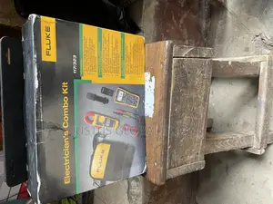 Fluke Combo Kit of 117 and 323 Meters
