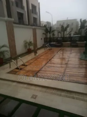 Fully Automated Pool Cover With Remote Control