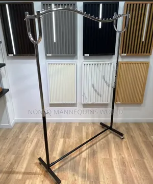 Single Wavy Cloth Rack Display