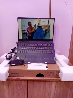 New Laptop Lenovo IdeaPad U550 8GB Intel Core i3 SSD 256GB