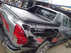 Sliding Booth Cover With TRD Spoiler for Hilux <>|§ ¢¿6