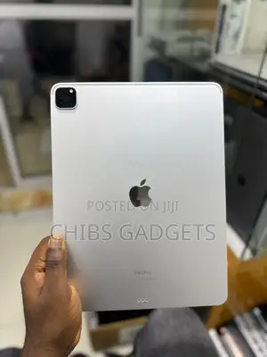 Apple iPad Pro (2022) 128 GB Silver