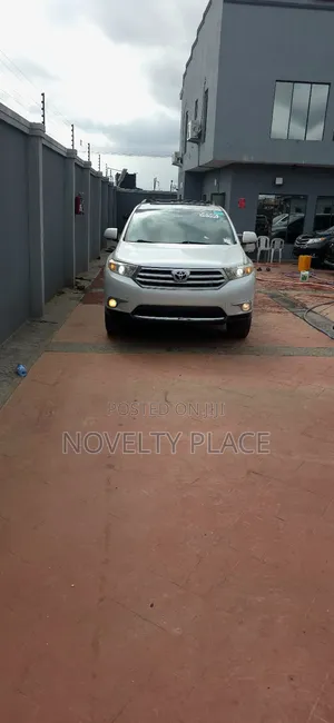 Toyota Highlander Limited 3.5l 4WD 2013 White