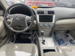Toyota Camry LE 4dr Sedan (2.4L 4cyl 5A) 2009 Gold