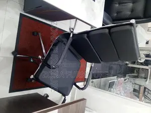 High Quality Foreign Design Executive Office Swivel Chair Black