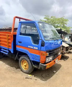 Toyota Dyna 200 Six Tyres Old Model 2.4litre Engine