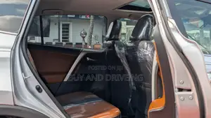 Toyota RAV4 Platinum 4dr SUV AWD (2.5L 4cyl 6A) 2018 Silver