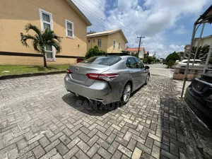 Toyota Camry XLE V6 FWD (3.5L 6cyl 8AM) 2018 Silver