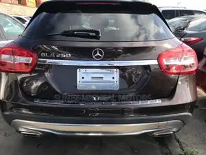 Mercedes-Benz GLA 250 2018 Brown