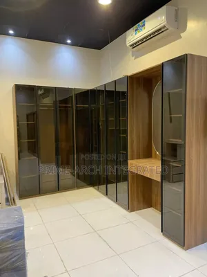 Walking Closet