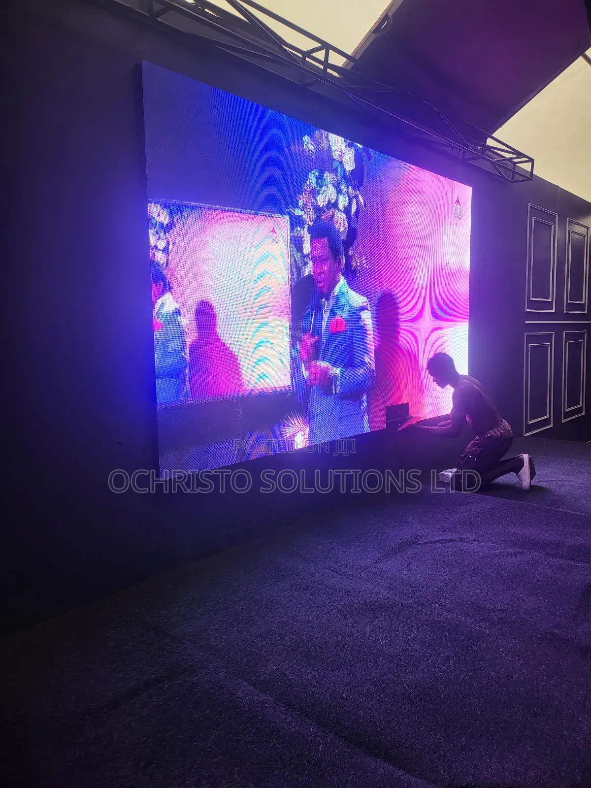 Studio Screen