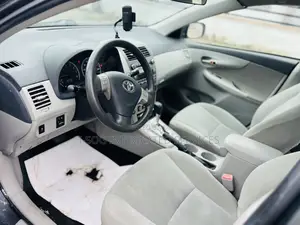 Toyota Corolla LE 4dr Sedan (1.8L 4cyl 4A) 2011 Gray