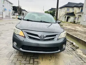Toyota Corolla LE 4dr Sedan (1.8L 4cyl 4A) 2011 Gray