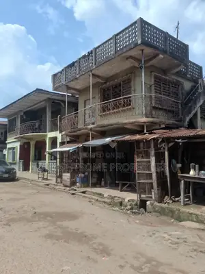 16bdrm House in Oke Ado, Oluyole for sale