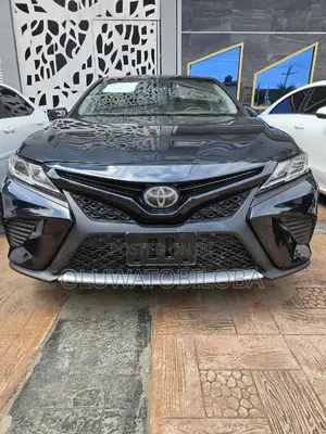 Toyota Camry SE FWD (2.5L 4cyl 8AM) 2018 Blue