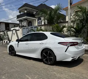 Toyota Camry XSE FWD (2.5L 4cyl 8AM) 2018 White