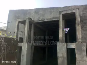 20bdrm Apartment in Olorunsogo Close, Ajibode for sale