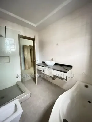 4bdrm Duplex in Chevron for rent