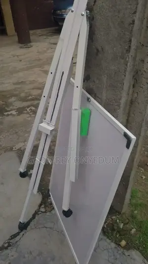 Whiteboard With Stand Magnetic 2x3fts