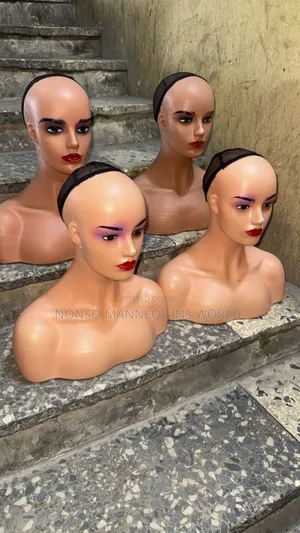 Female Mannequin Head With Shoulder