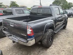Toyota Tacoma V6 4dr Double Cab 4WD 5.0 ft. SB (4.0L 6cyl 5A) 2015 Gray