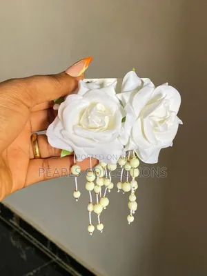 White Floral Fashion Earrings