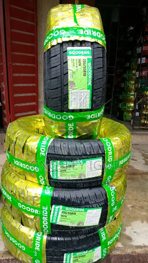 High Quality Car Tyre 255/55r19 (For Benz Ml 350) Goodride Tyres.