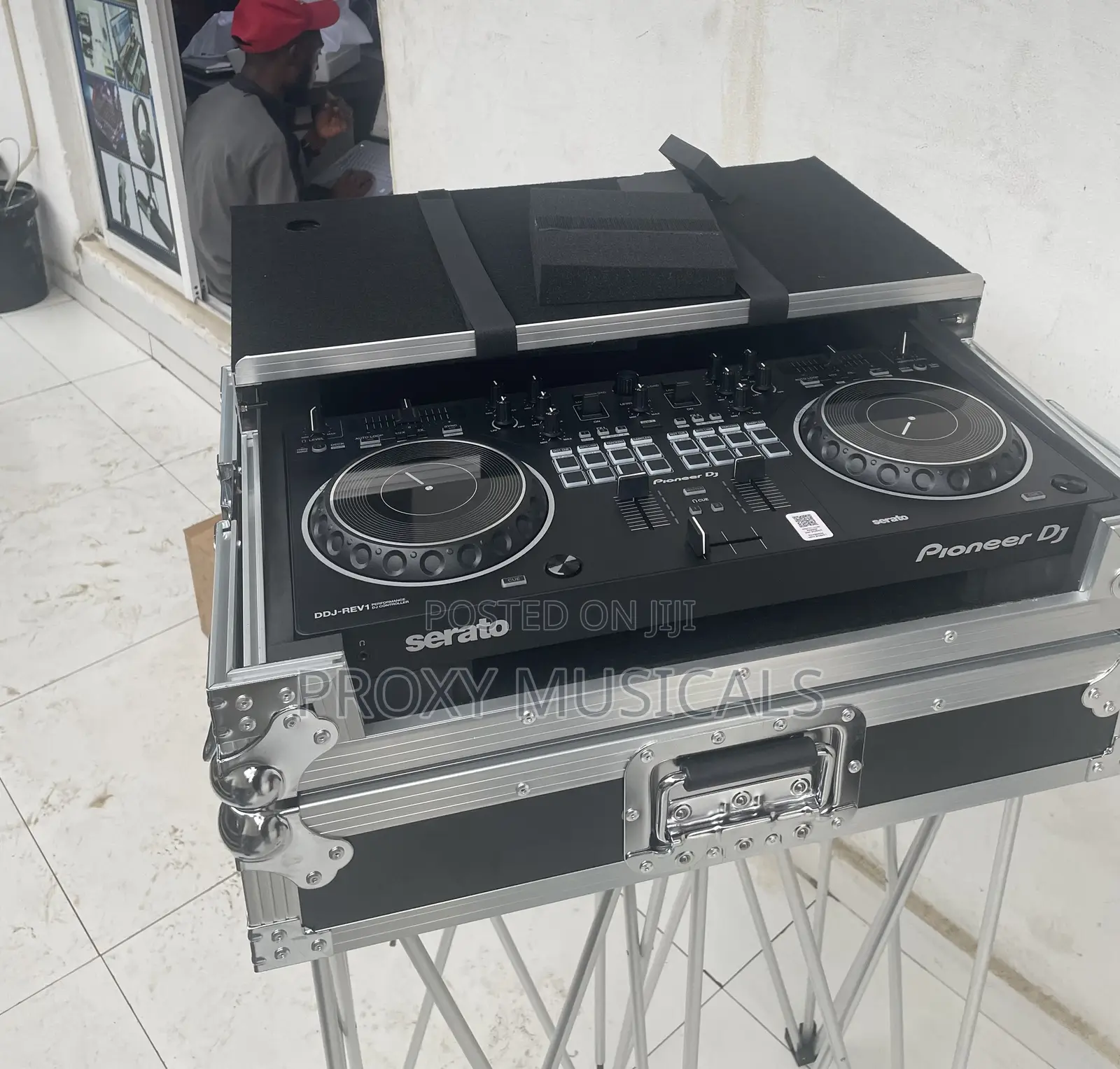 Rev1 Dj Controller, Flight Case Stand