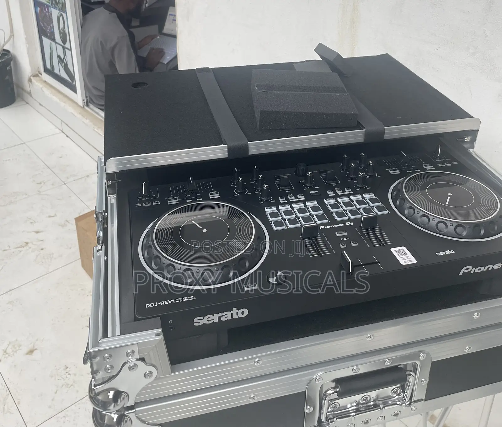 Rev1 Dj Controller, Flight Case Stand