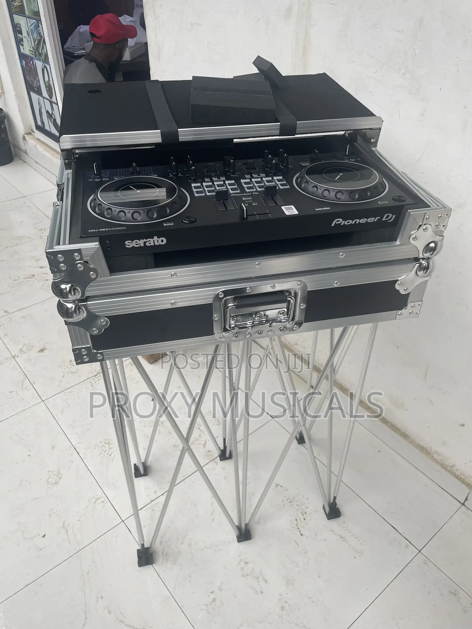 Rev1 Dj Controller, Flight Case Stand