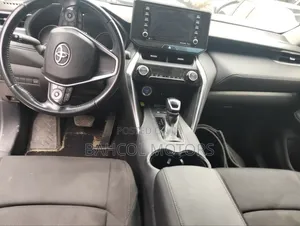 Toyota Venza XLE 2021 Gold