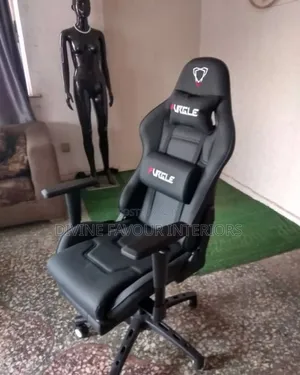 Gaming Chair With Footrest (Black)